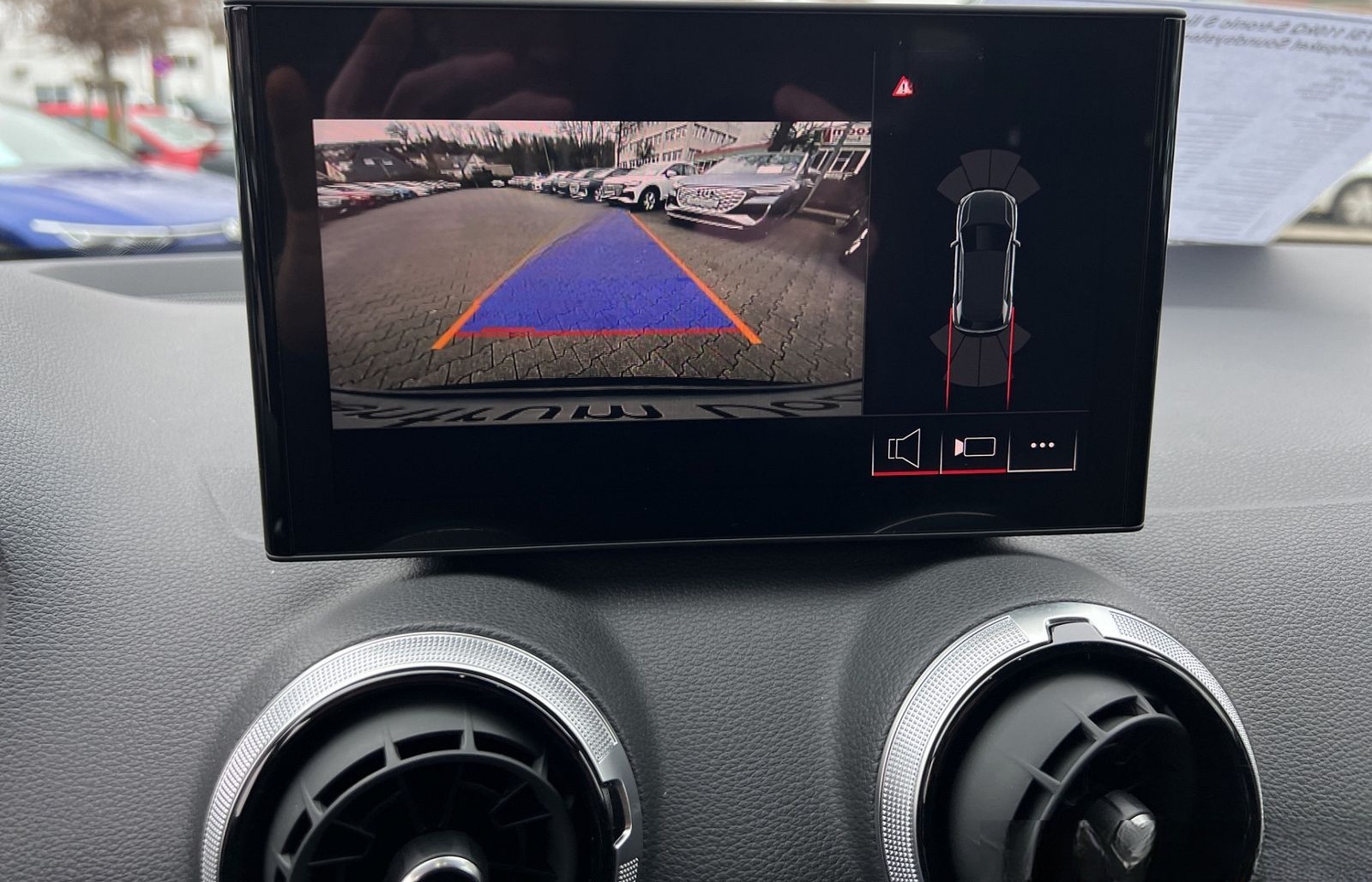 Audi Q2 35 TFSI S line AHK Komfortpaket Bluetooth LED foto 21