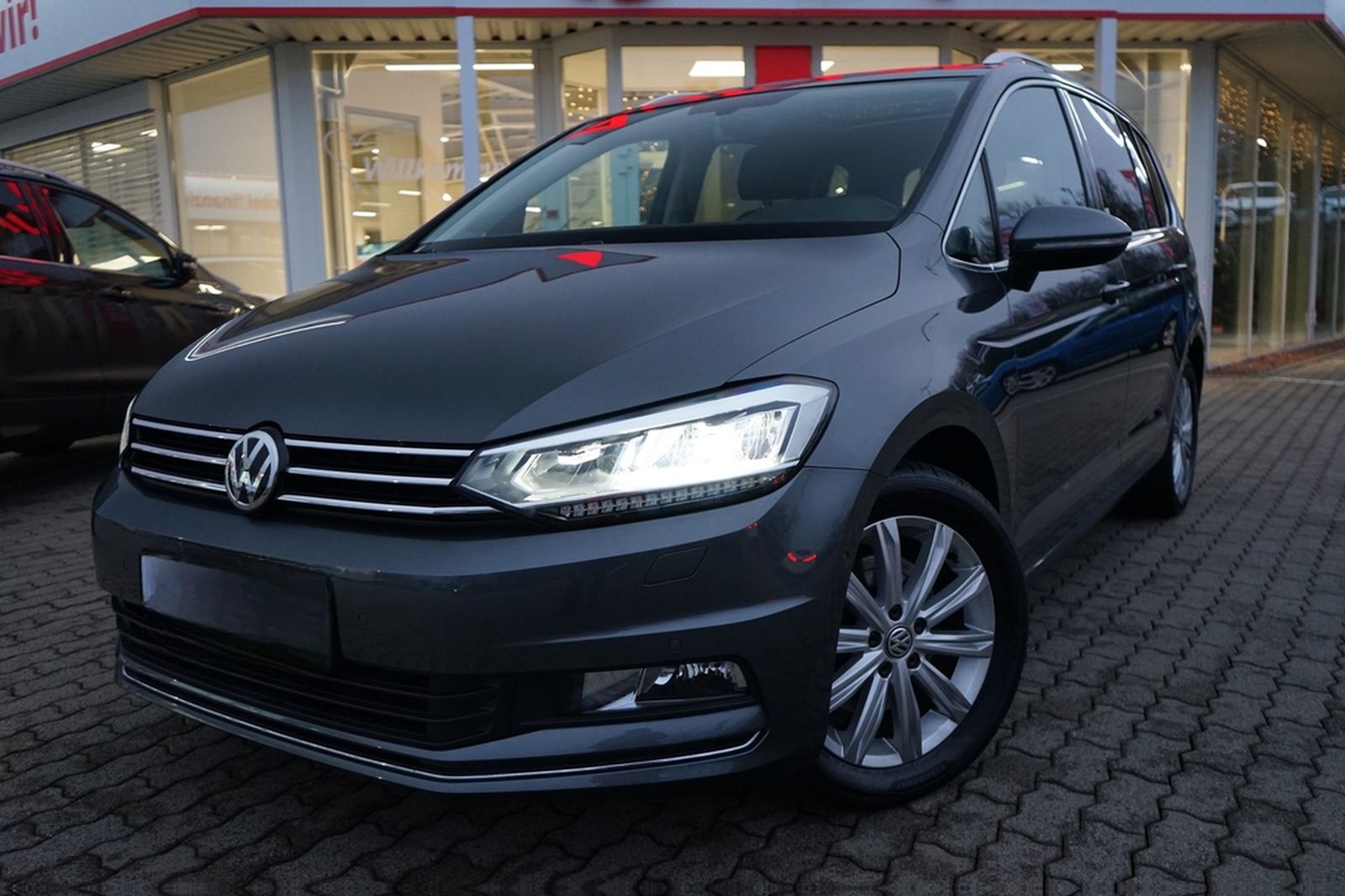 Volkswagen Touran 2.0 TDI DSG Highline LED Navi ACC Kamera foto 2