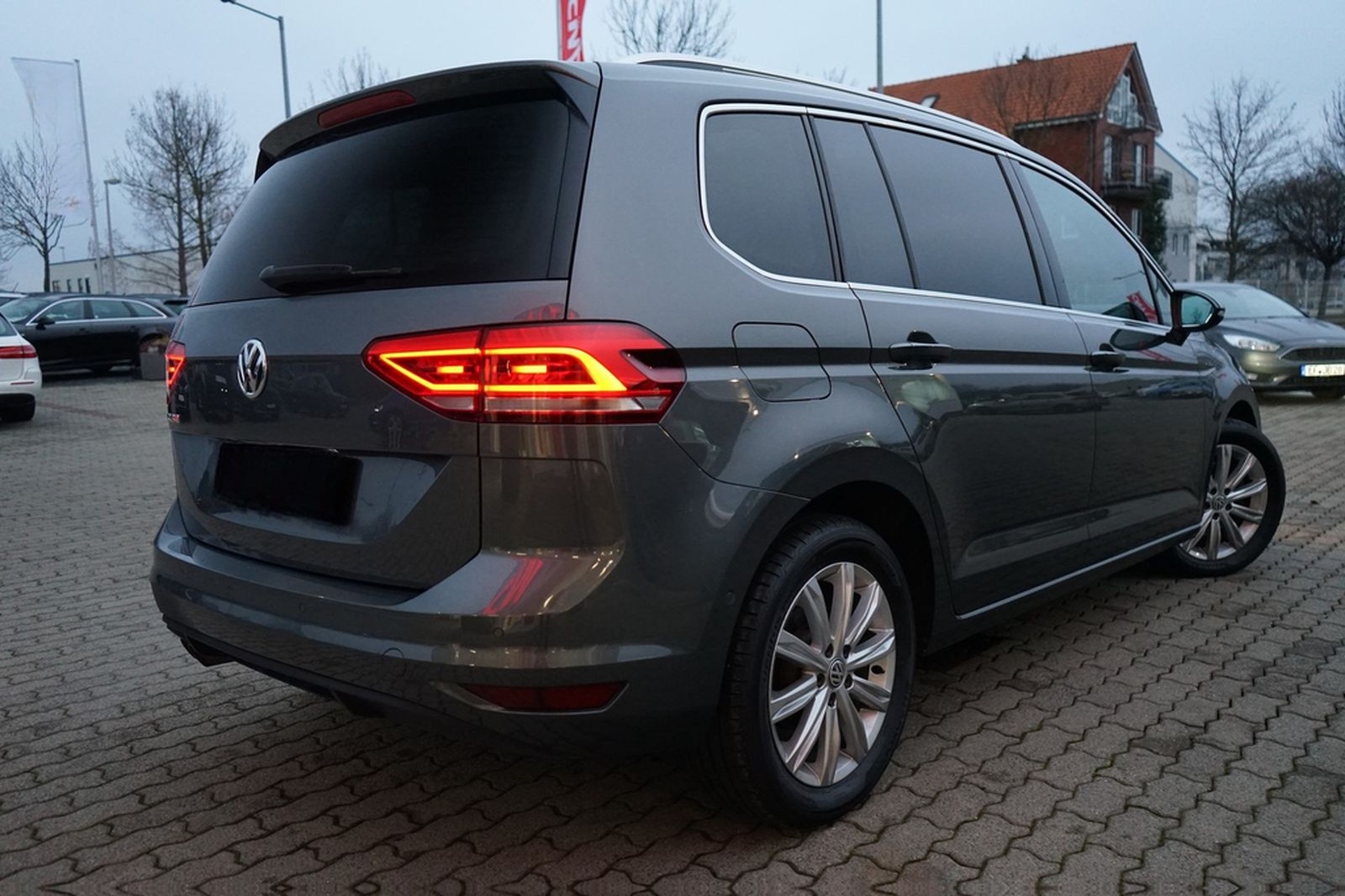 Volkswagen Touran 2.0 TDI DSG Highline LED Navi ACC Kamera foto 14