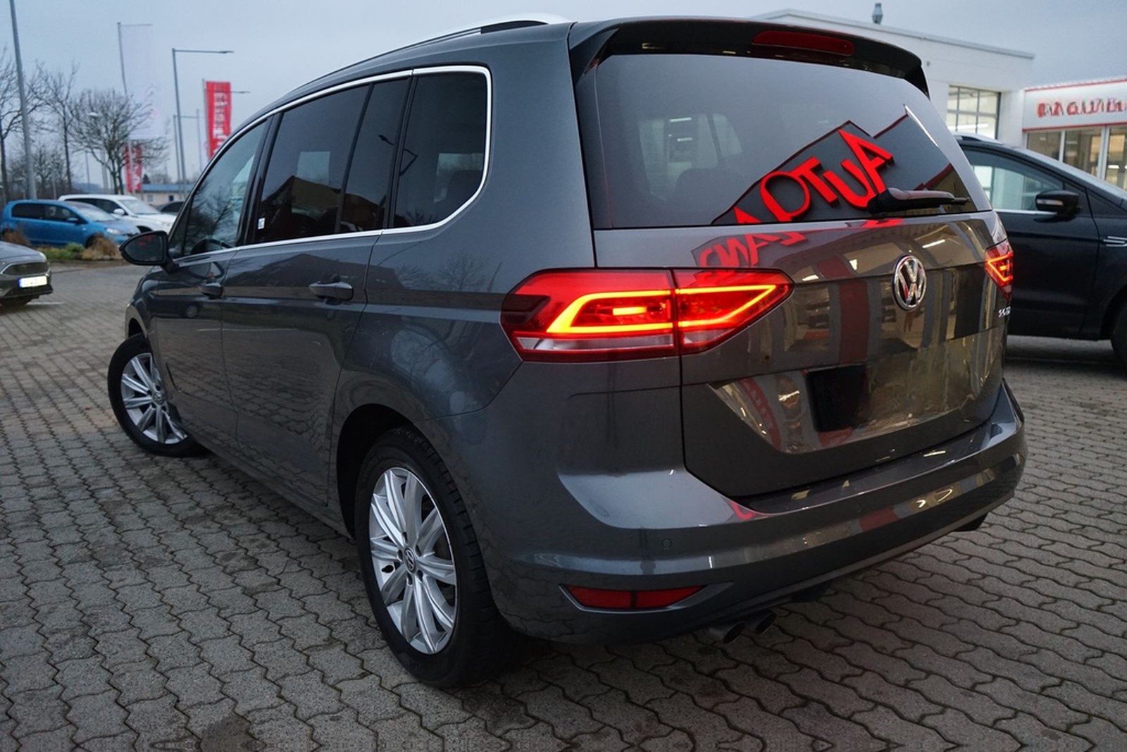 Volkswagen Touran 2.0 TDI DSG Highline LED Navi ACC Kamera foto 15