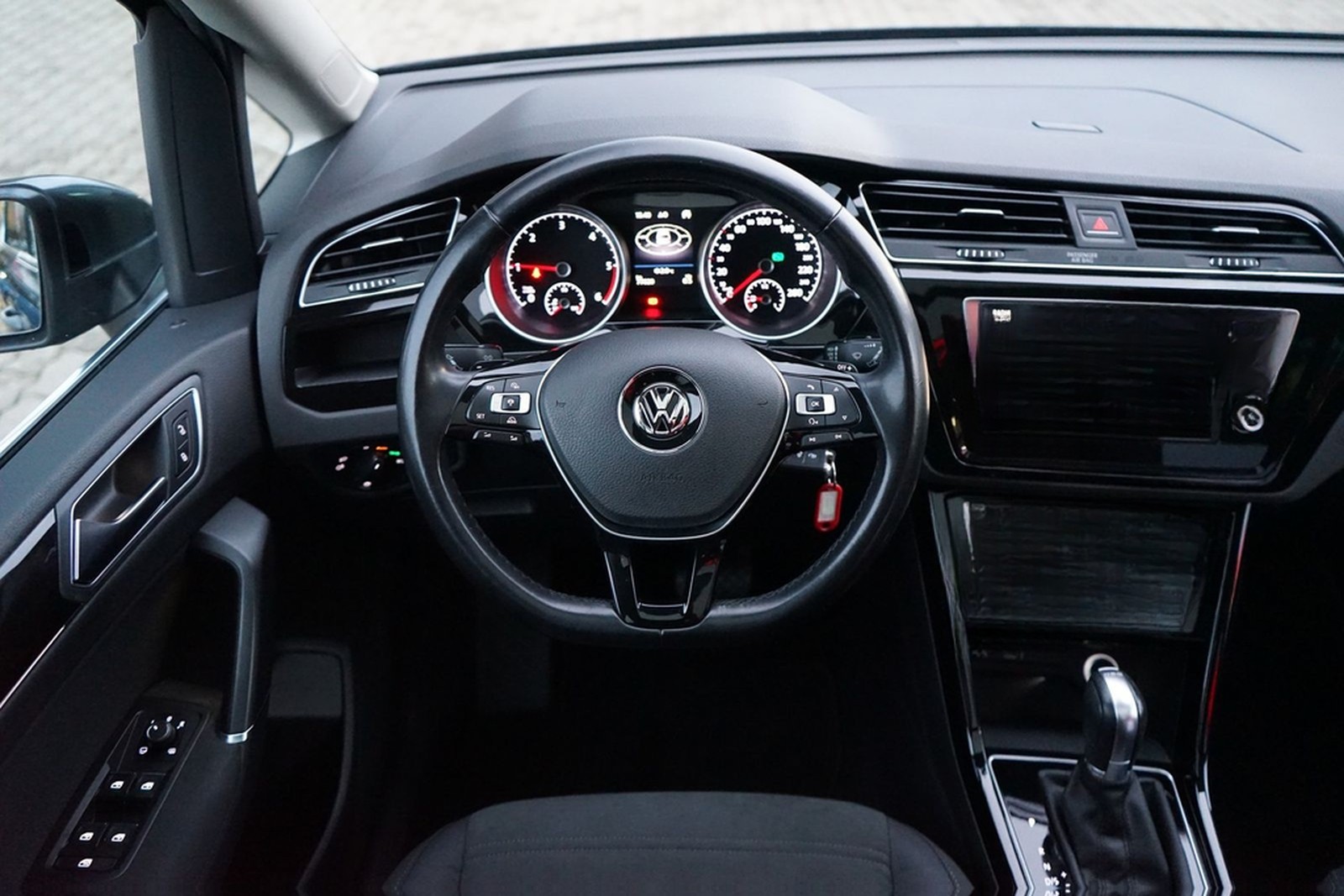 Volkswagen Touran 2.0 TDI DSG Highline LED Navi ACC Kamera foto 16