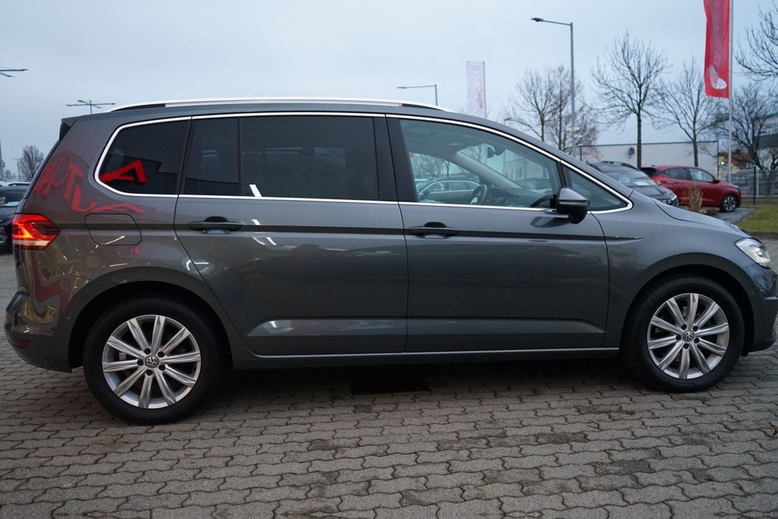 Volkswagen Touran 2.0 TDI DSG Highline LED Navi ACC Kamera foto 3