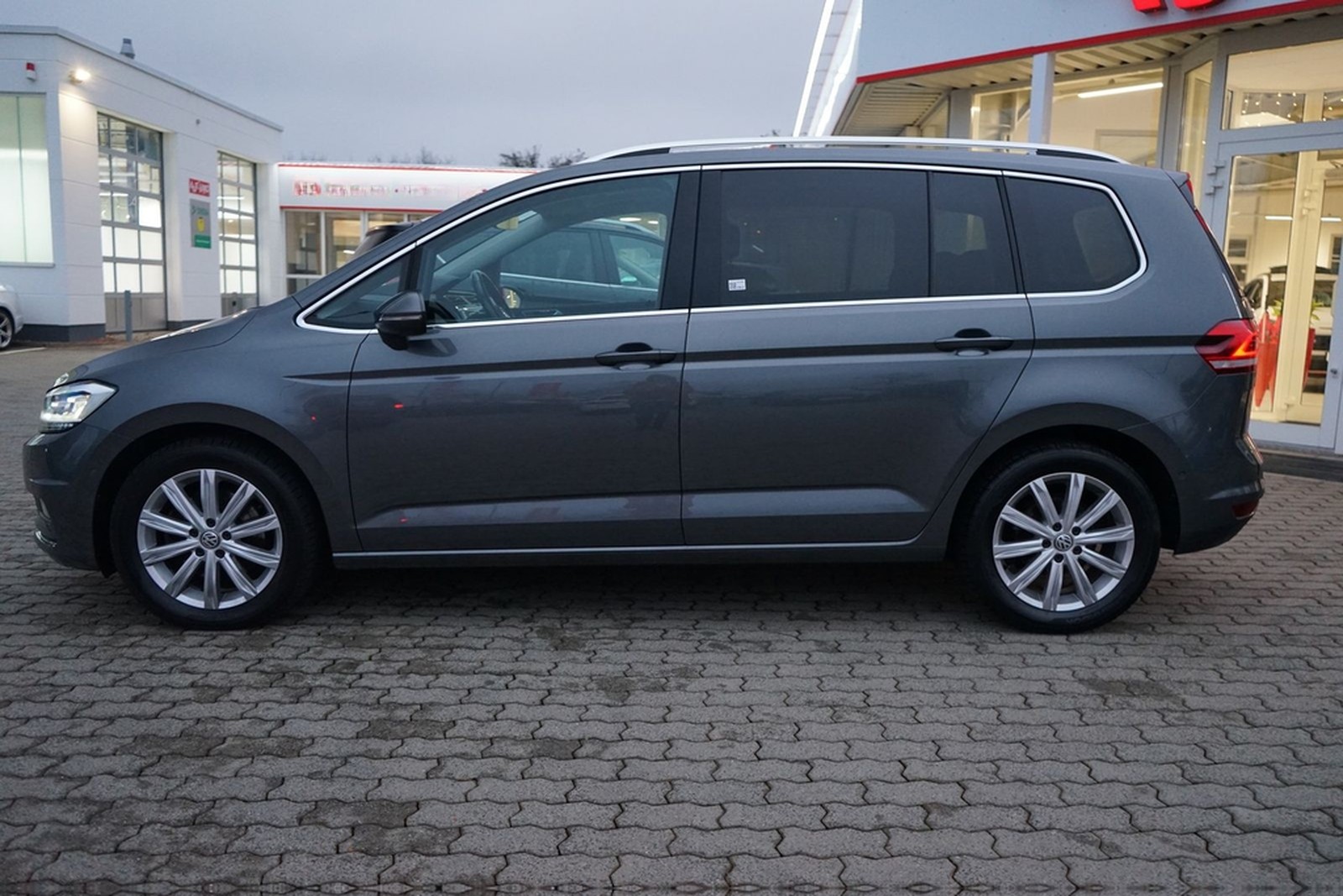 Volkswagen Touran 2.0 TDI DSG Highline LED Navi ACC Kamera foto 4