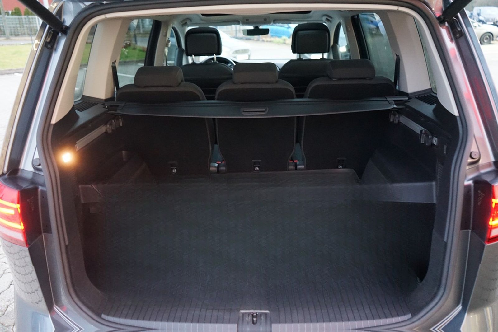 Volkswagen Touran 2.0 TDI DSG Highline LED Navi ACC Kamera foto 8
