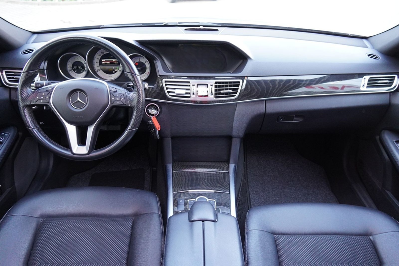 Mercedes-Benz E350 d T Avantgarde 4Matic LED Navi Teilleder foto 14