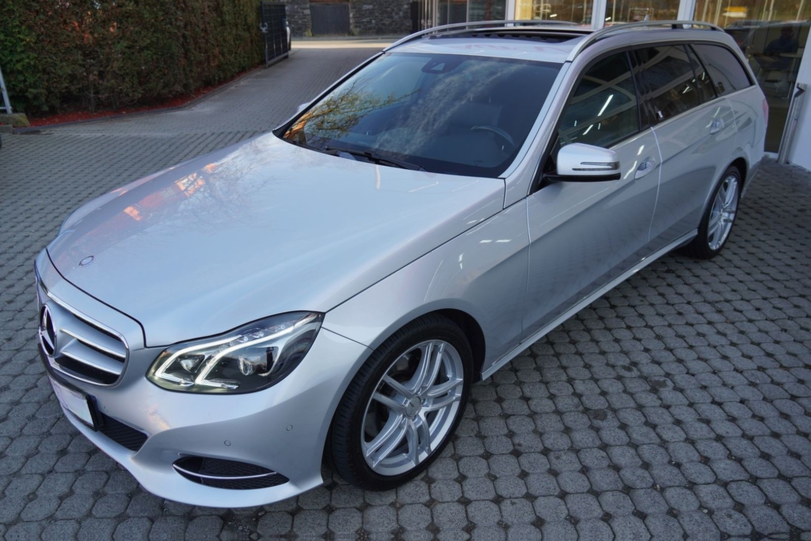 Mercedes-Benz E350 d T Avantgarde 4Matic LED Navi Teilleder foto 3