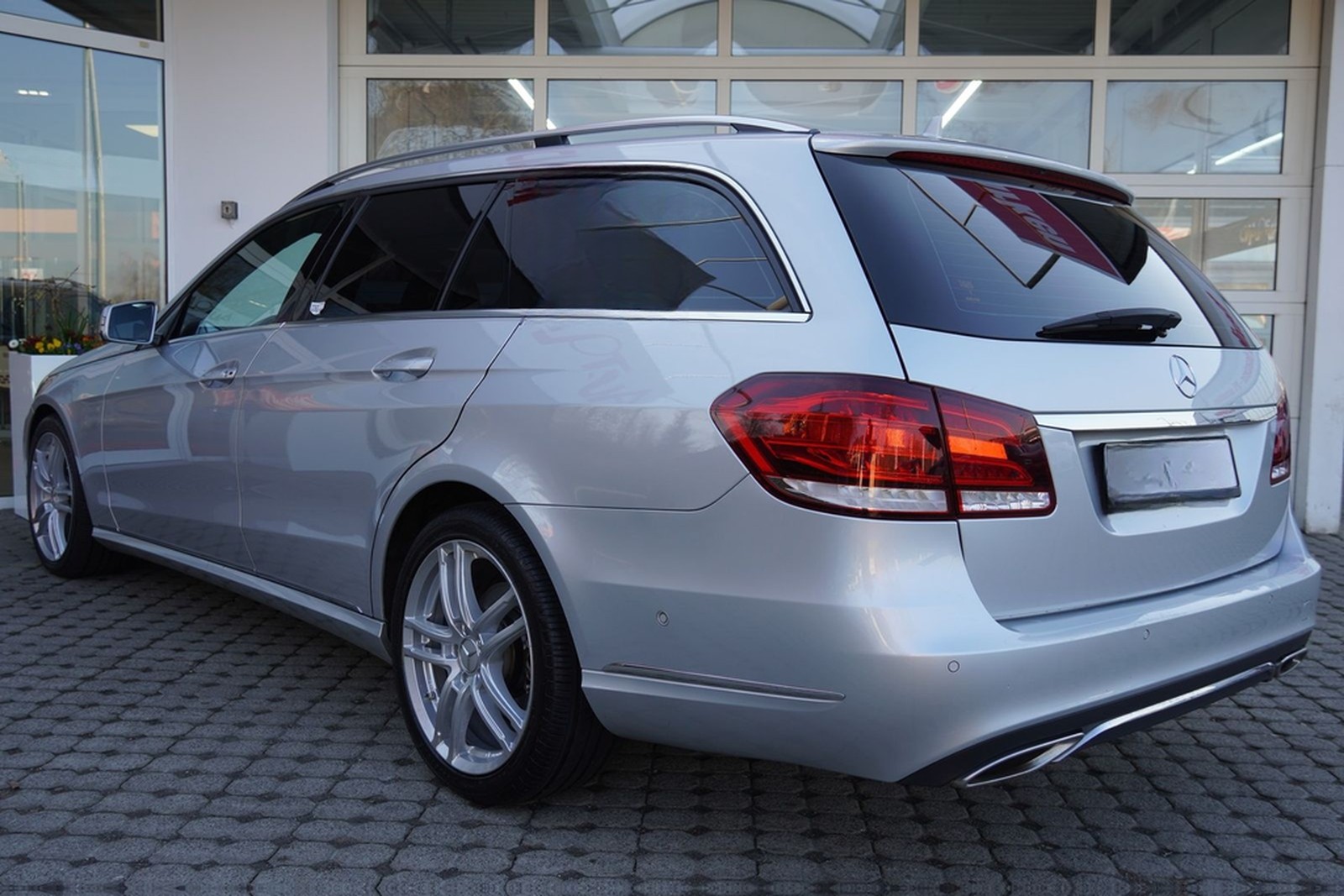 Mercedes-Benz E350 d T Avantgarde 4Matic LED Navi Teilleder foto 4