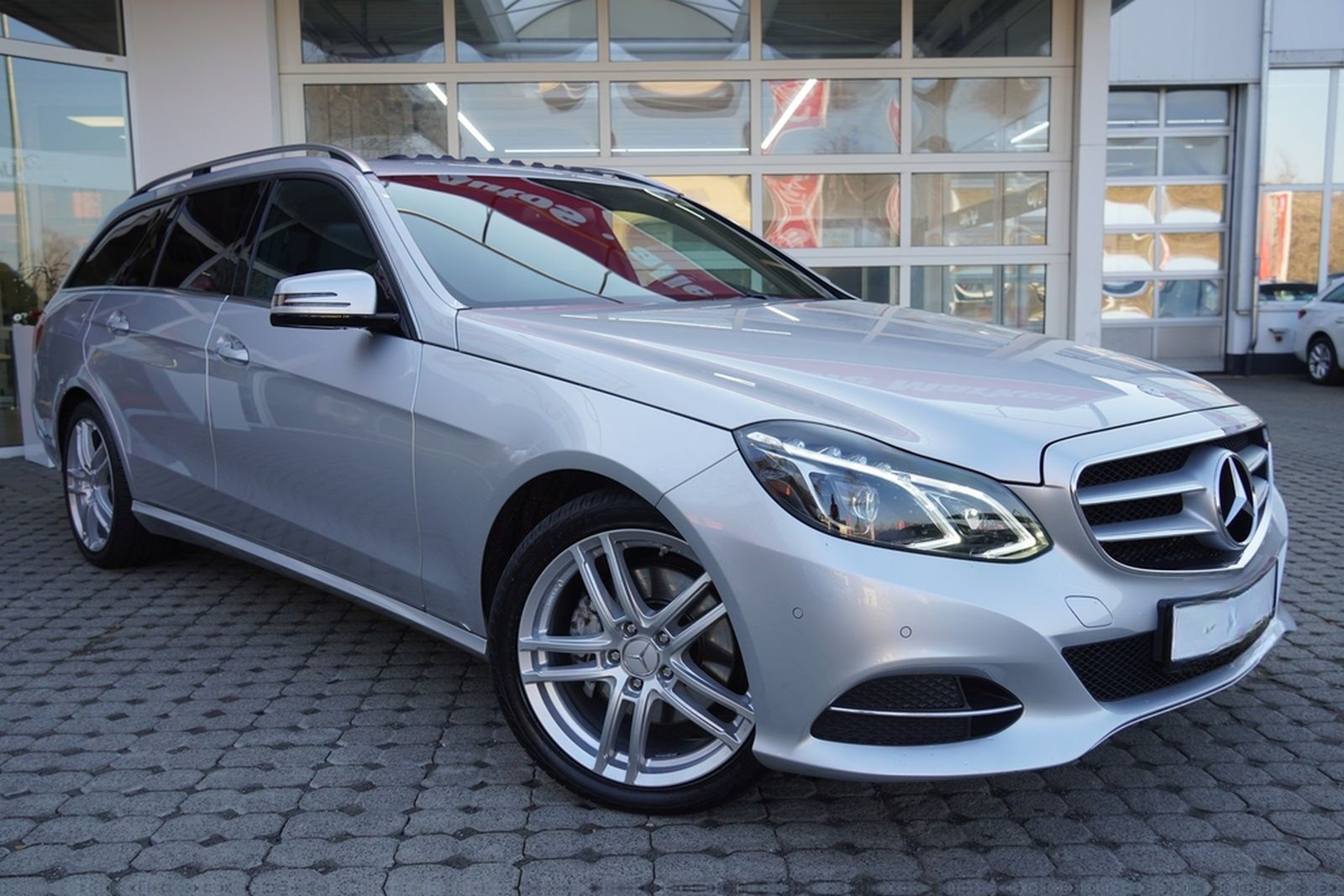 Mercedes-Benz E350 d T Avantgarde 4Matic LED Navi Teilleder foto 8