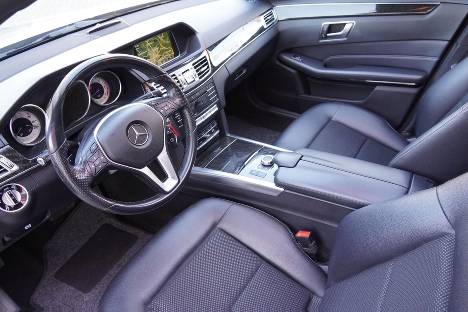 Mercedes-Benz E350 d T Avantgarde 4Matic LED Navi Teilleder foto 10