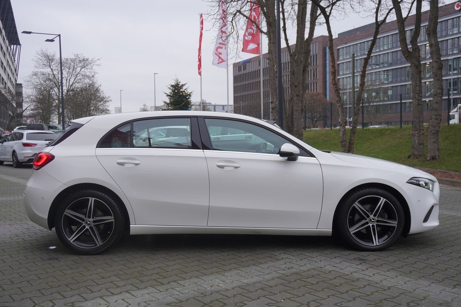 Mercedes-Benz A180 Kamera Leder Navi LED Digitales Cockpit foto 5