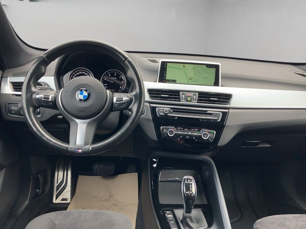 BMW X1 xDrive 20 d M Sport PANO / SHZ / Radio foto 14