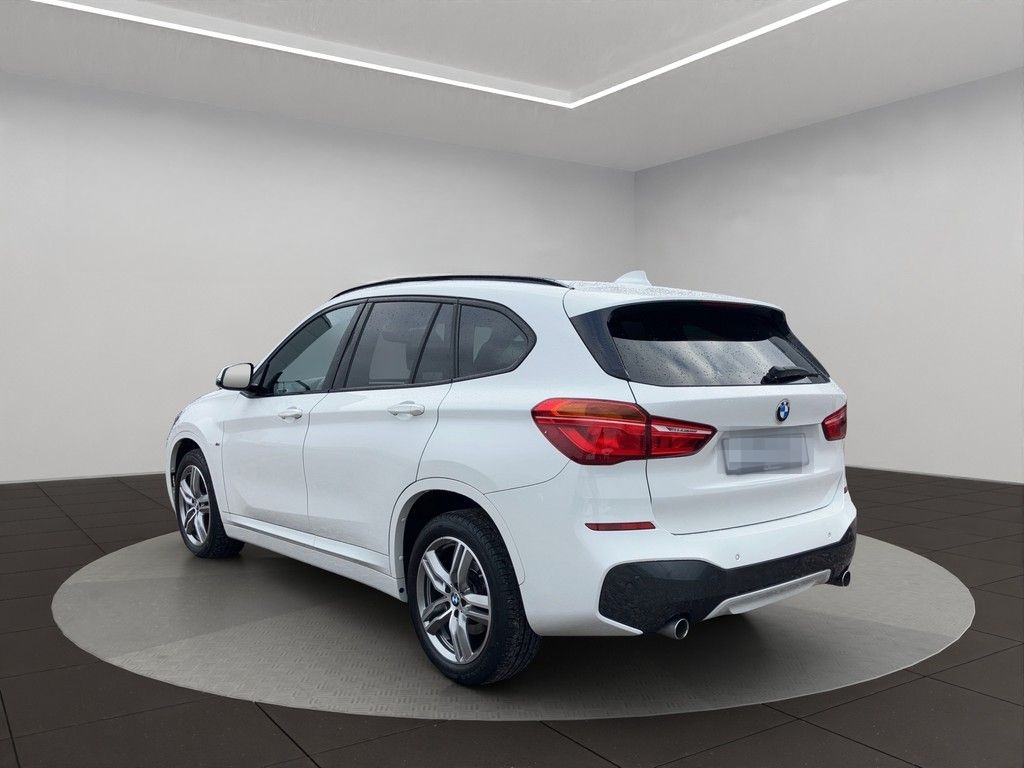 BMW X1 xDrive 20 d M Sport PANO / SHZ / Radio foto 4