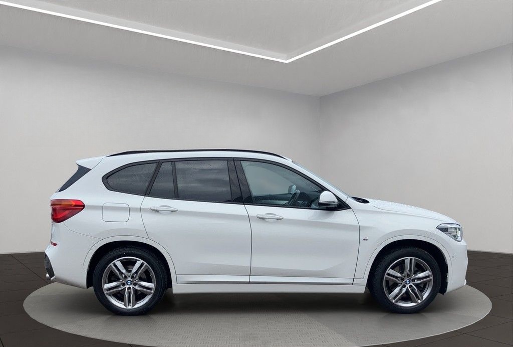 BMW X1 xDrive 20 d M Sport PANO / SHZ / Radio foto 7