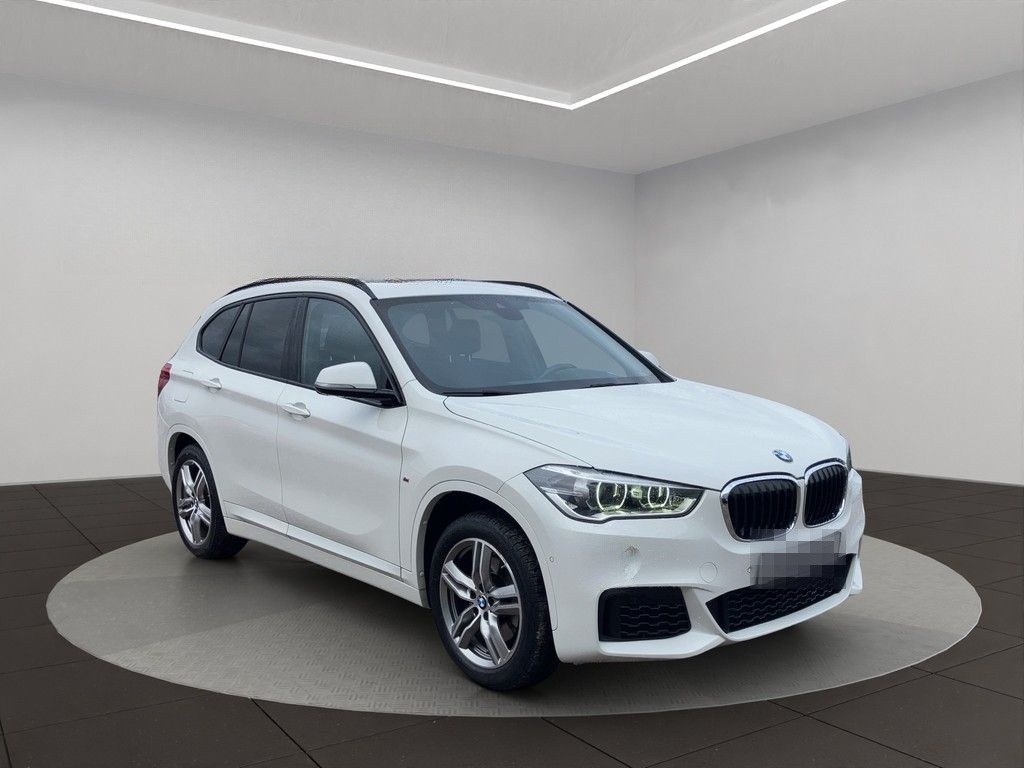 BMW X1 xDrive 20 d M Sport PANO / SHZ / Radio foto 8