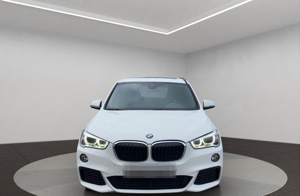 BMW X1 xDrive 20 d M Sport PANO / SHZ / Radio foto 9