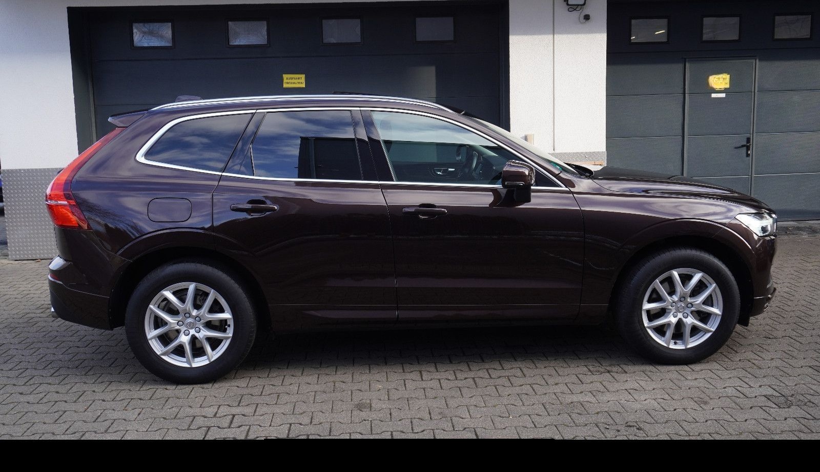 Volvo XC60 D4 Momentum AWD LEDER+NAVI+PANO+KAMERA+ALU foto 2