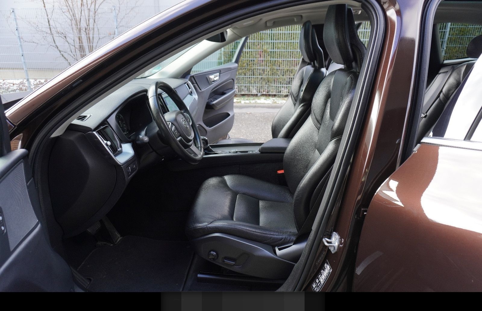 Volvo XC60 D4 Momentum AWD LEDER+NAVI+PANO+KAMERA+ALU foto 14