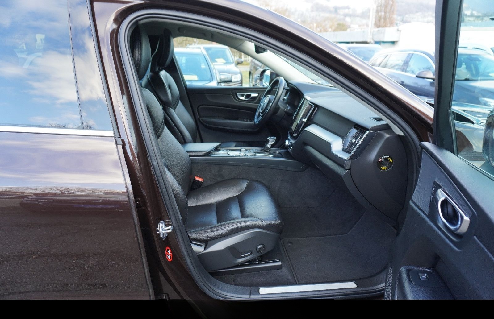Volvo XC60 D4 Momentum AWD LEDER+NAVI+PANO+KAMERA+ALU foto 17