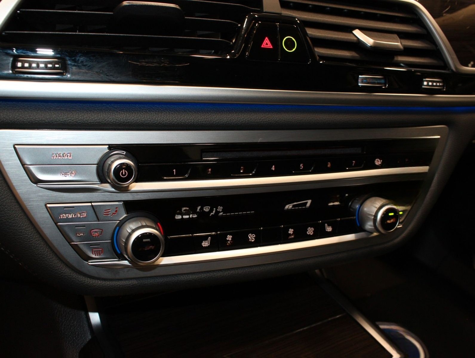 BMW 730d*M-Sport Paket*Hud*Standh.GSD.Massagesitze foto 18