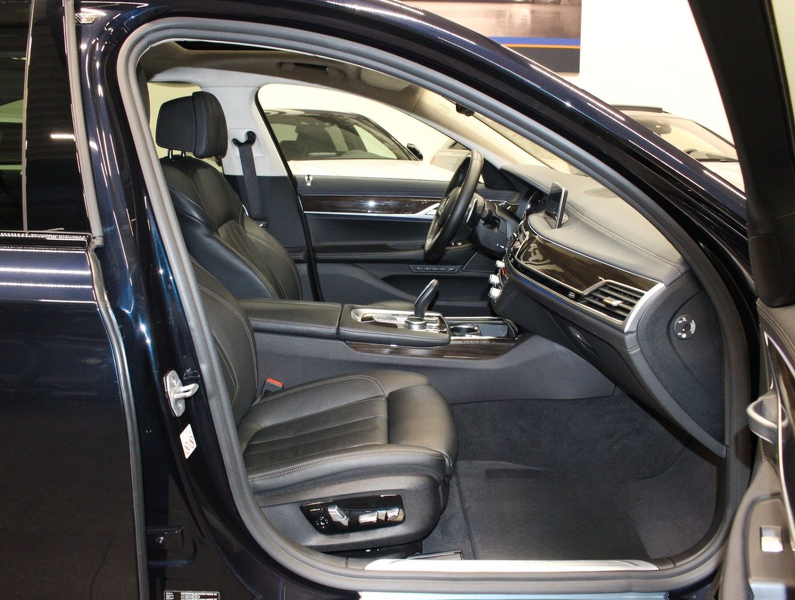 BMW 730d*M-Sport Paket*Hud*Standh.GSD.Massagesitze foto 9