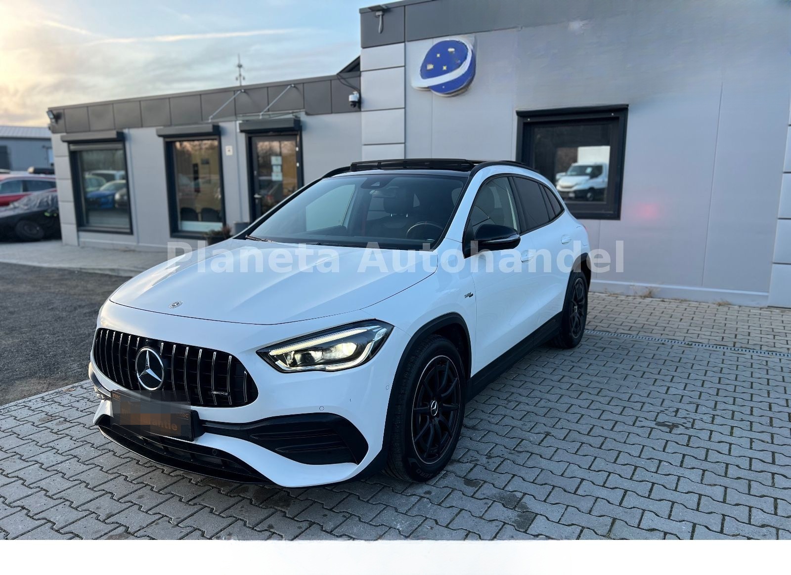 Mercedes-Benz GLA 35 AMG 4Matic*PANORAMA*LED*CAM*MULTI-BEAM* foto 2