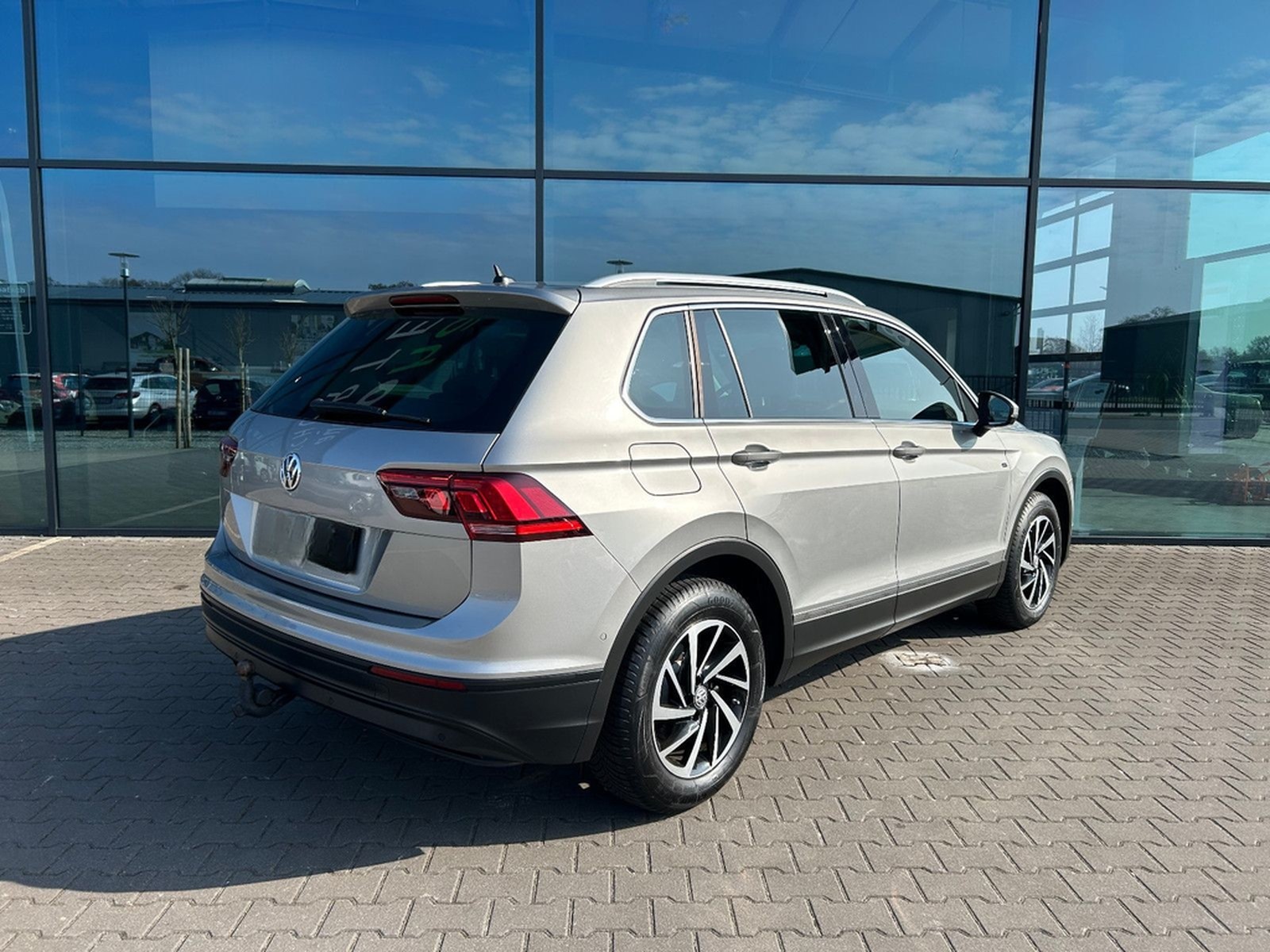 Volkswagen Tiguan 1.5 TSI Join DSG AHK LED ACC Pano Kamera foto 2