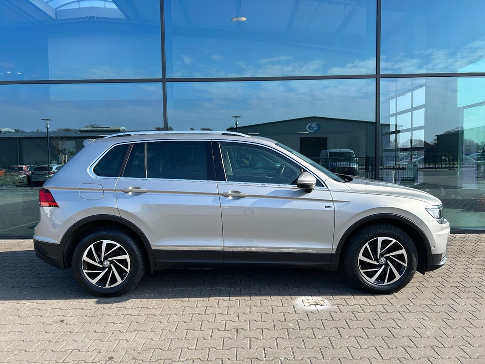 Volkswagen Tiguan 1.5 TSI Join DSG AHK LED ACC Pano Kamera foto 6