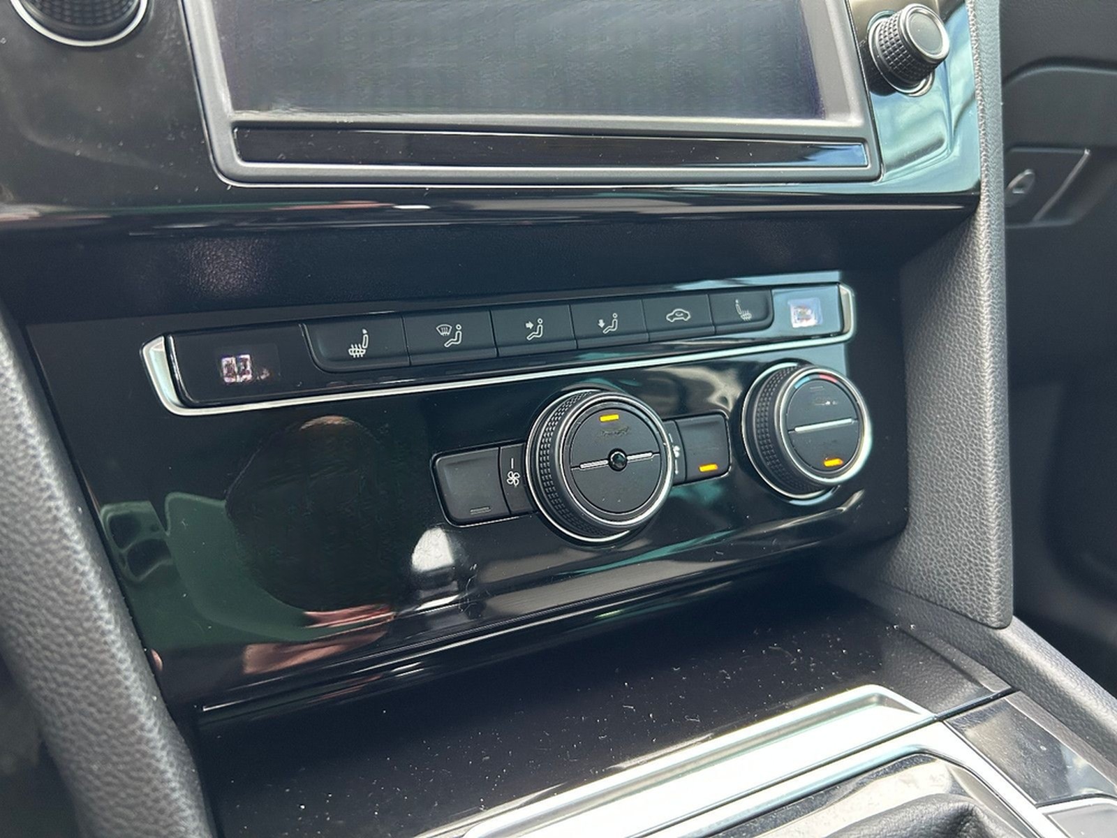 Volkswagen Passat Variant 2.0 TDI R-Line DSG ACC LED 360° foto 14
