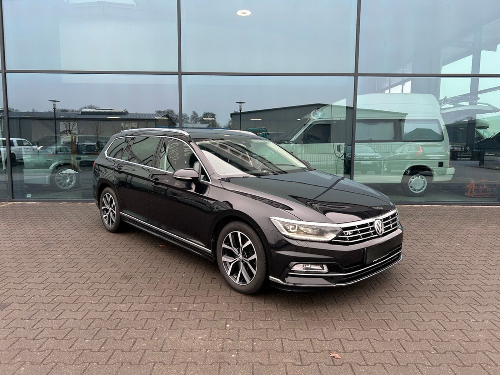 Volkswagen Passat Variant 2.0 TDI R-Line DSG ACC LED 360° foto 3