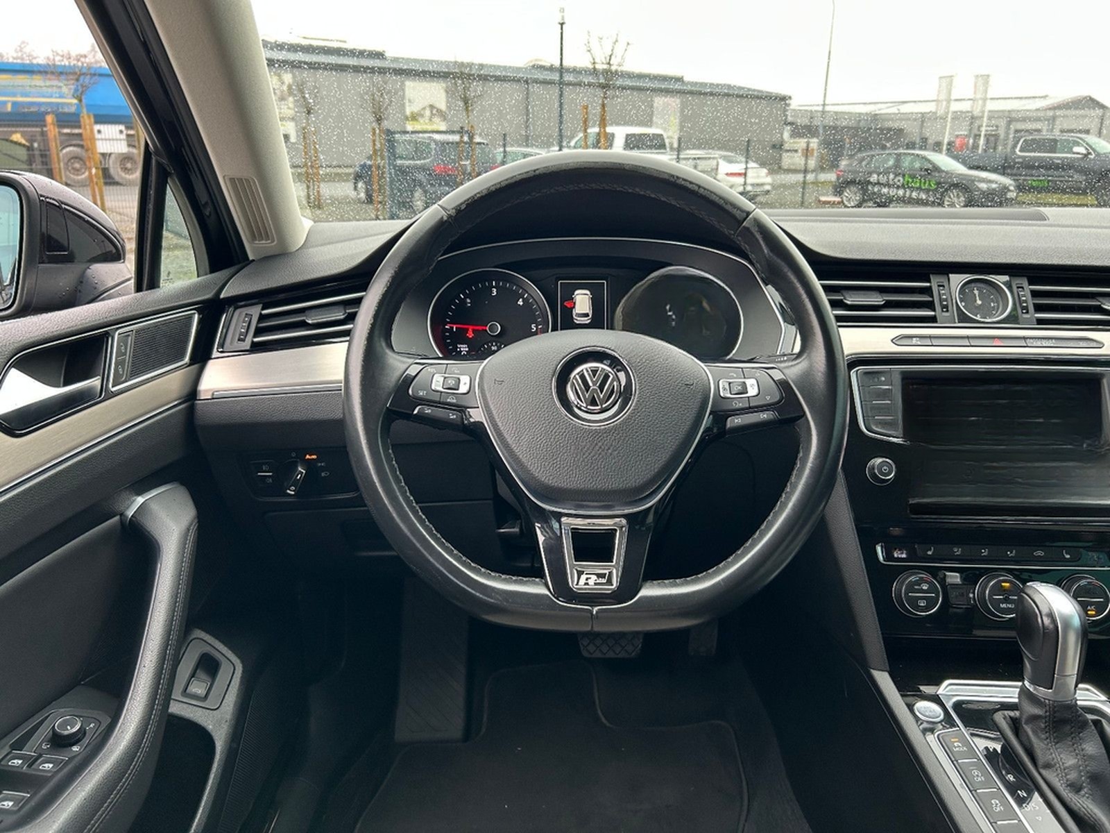 Volkswagen Passat Variant 2.0 TDI R-Line DSG ACC LED 360° foto 21