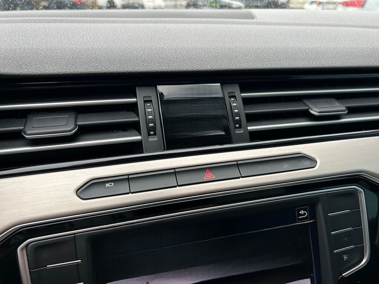 Volkswagen Passat Variant 2.0 TDI R-Line DSG ACC LED 360° foto 23