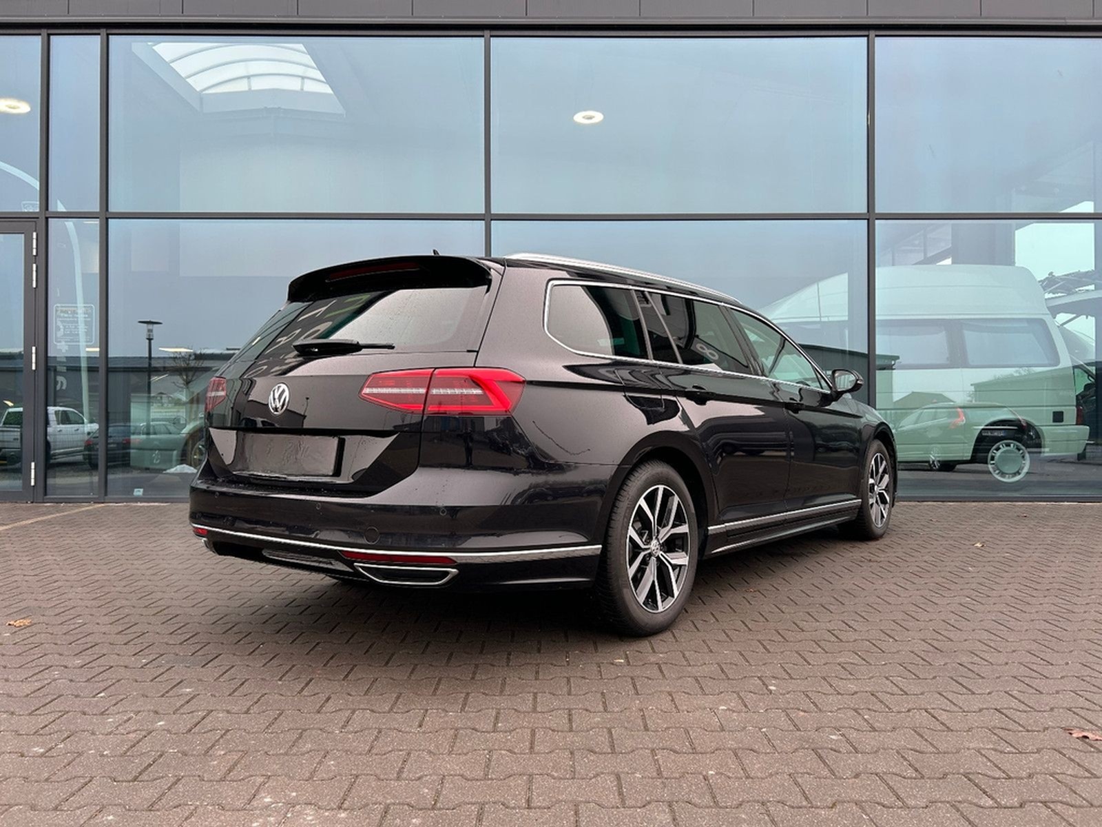 Volkswagen Passat Variant 2.0 TDI R-Line DSG ACC LED 360° foto 33