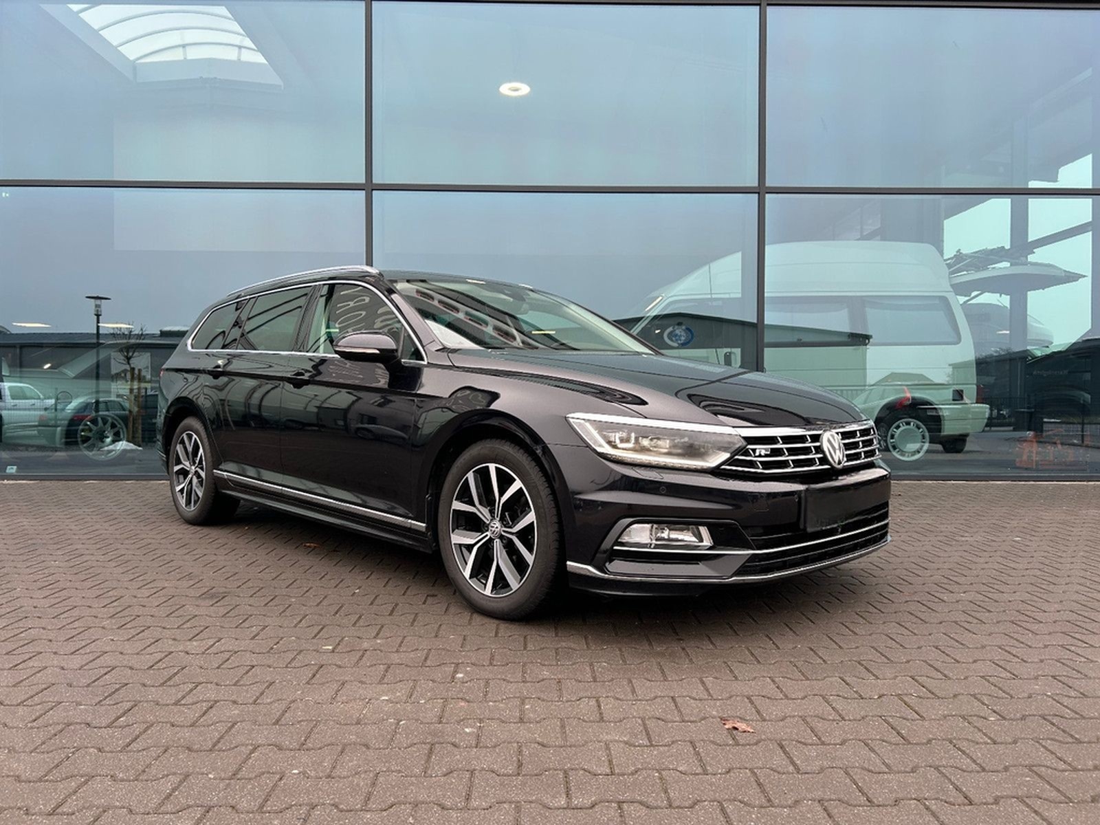 Volkswagen Passat Variant 2.0 TDI R-Line DSG ACC LED 360° foto 34