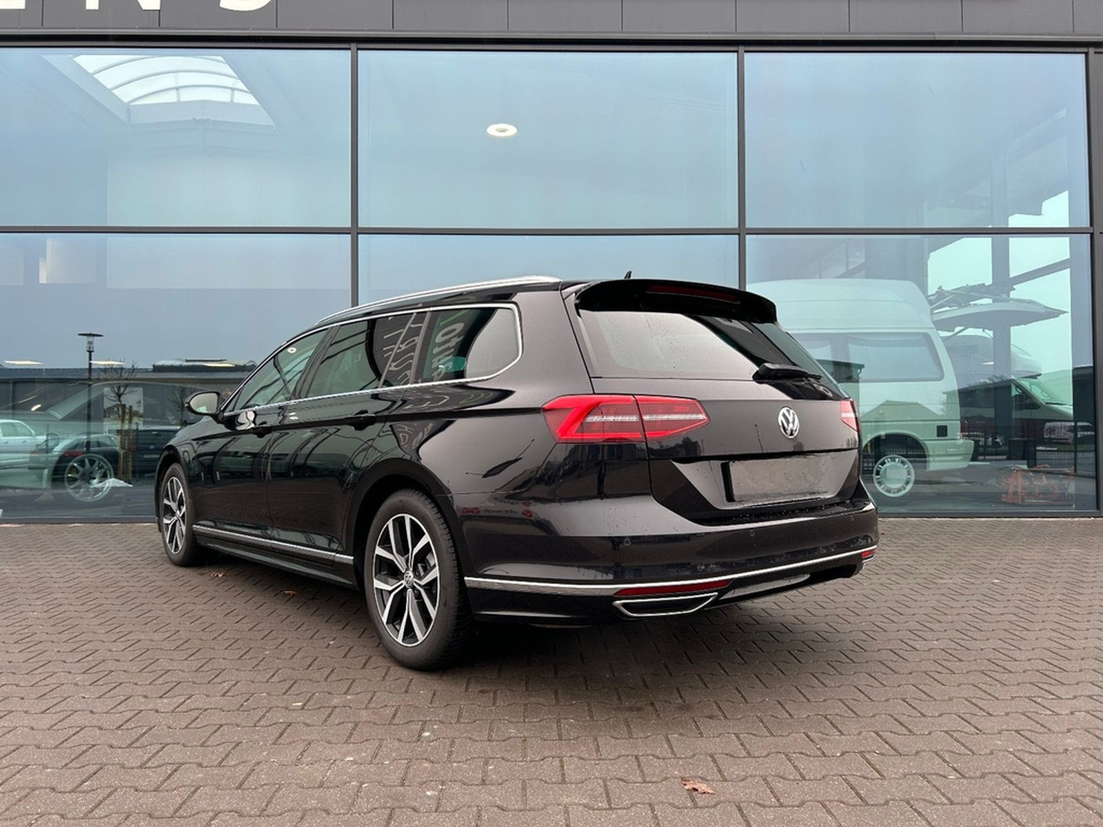 Volkswagen Passat Variant 2.0 TDI R-Line DSG ACC LED 360° foto 35