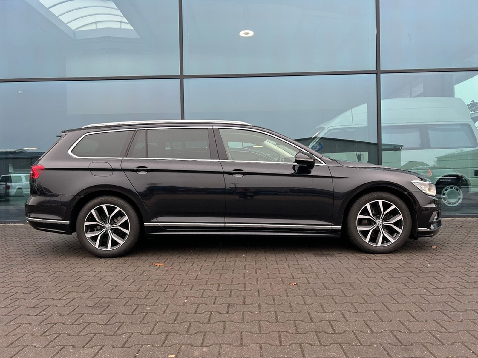 Volkswagen Passat Variant 2.0 TDI R-Line DSG ACC LED 360° foto 37