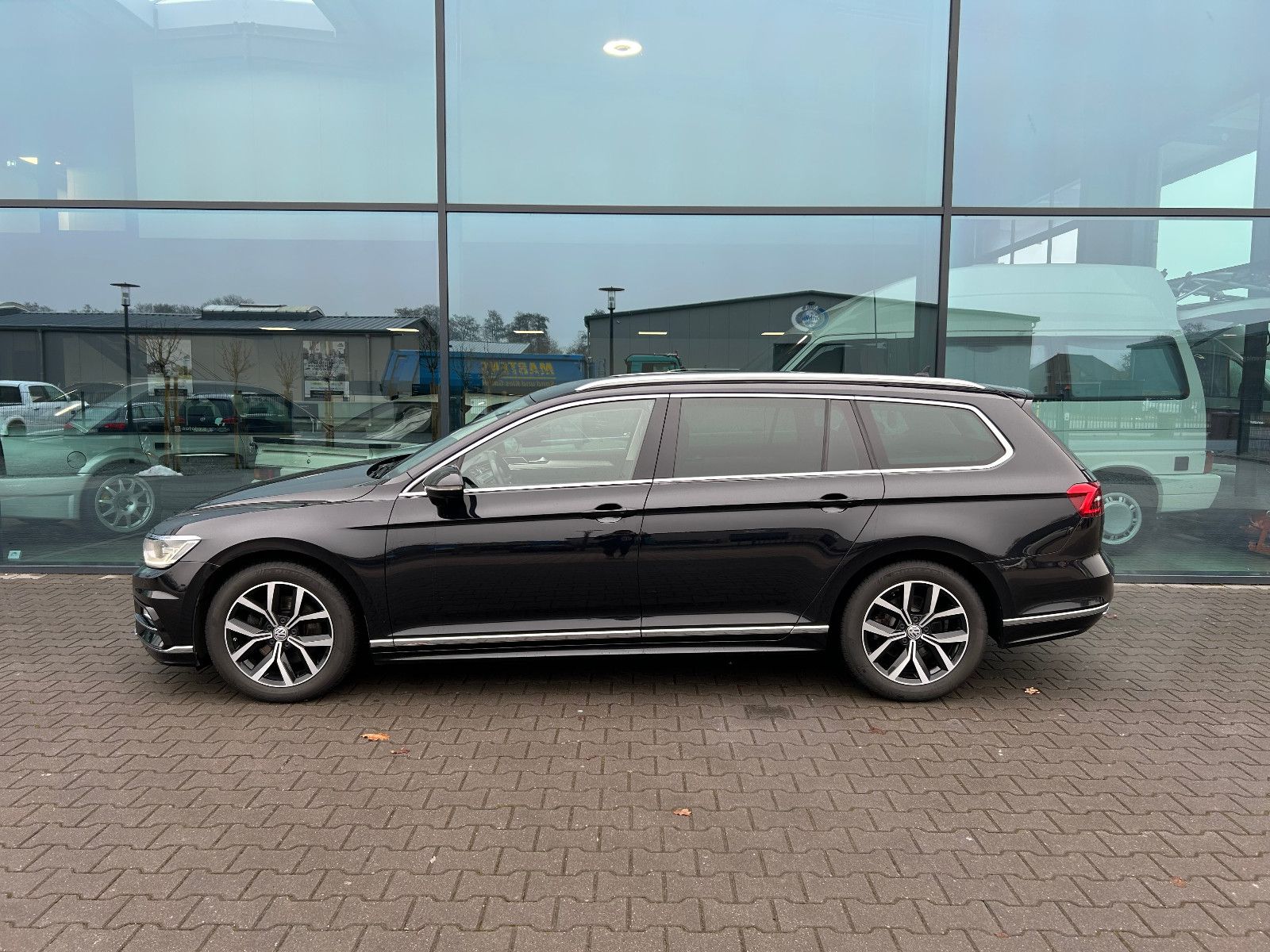 Volkswagen Passat Variant 2.0 TDI R-Line DSG ACC LED 360° foto 5