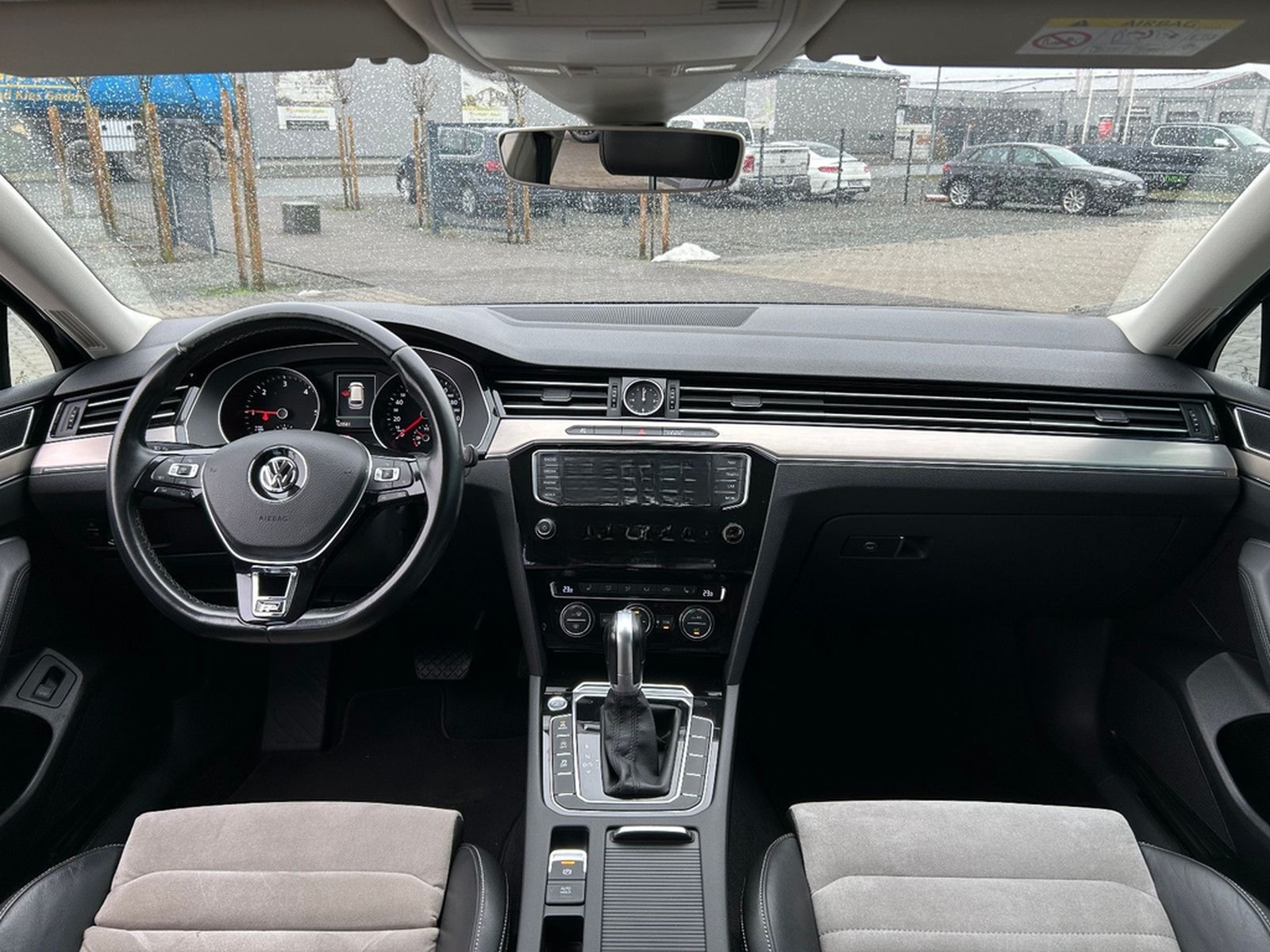 Volkswagen Passat Variant 2.0 TDI R-Line DSG ACC LED 360° foto 8
