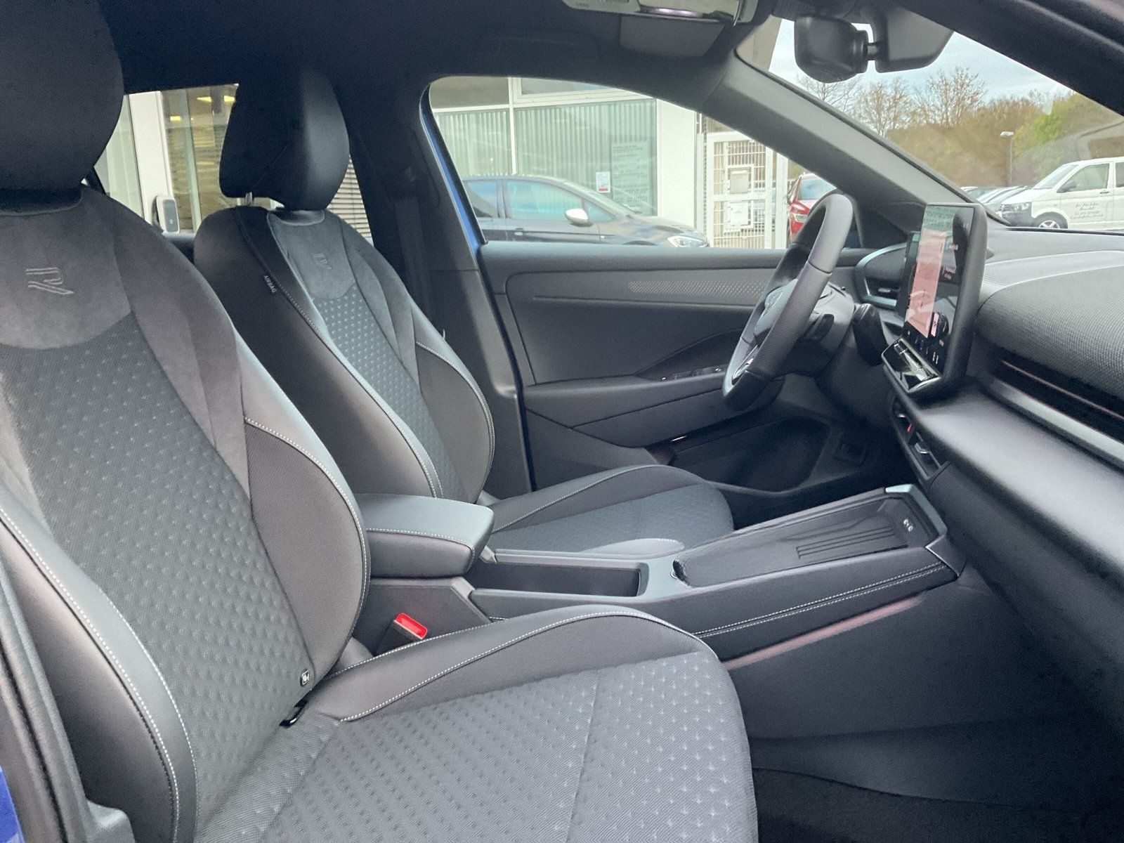 Volkswagen T-Roc 1.5 eTSI R-Line DSG AHK ACC RFK Sitzhzg foto 11