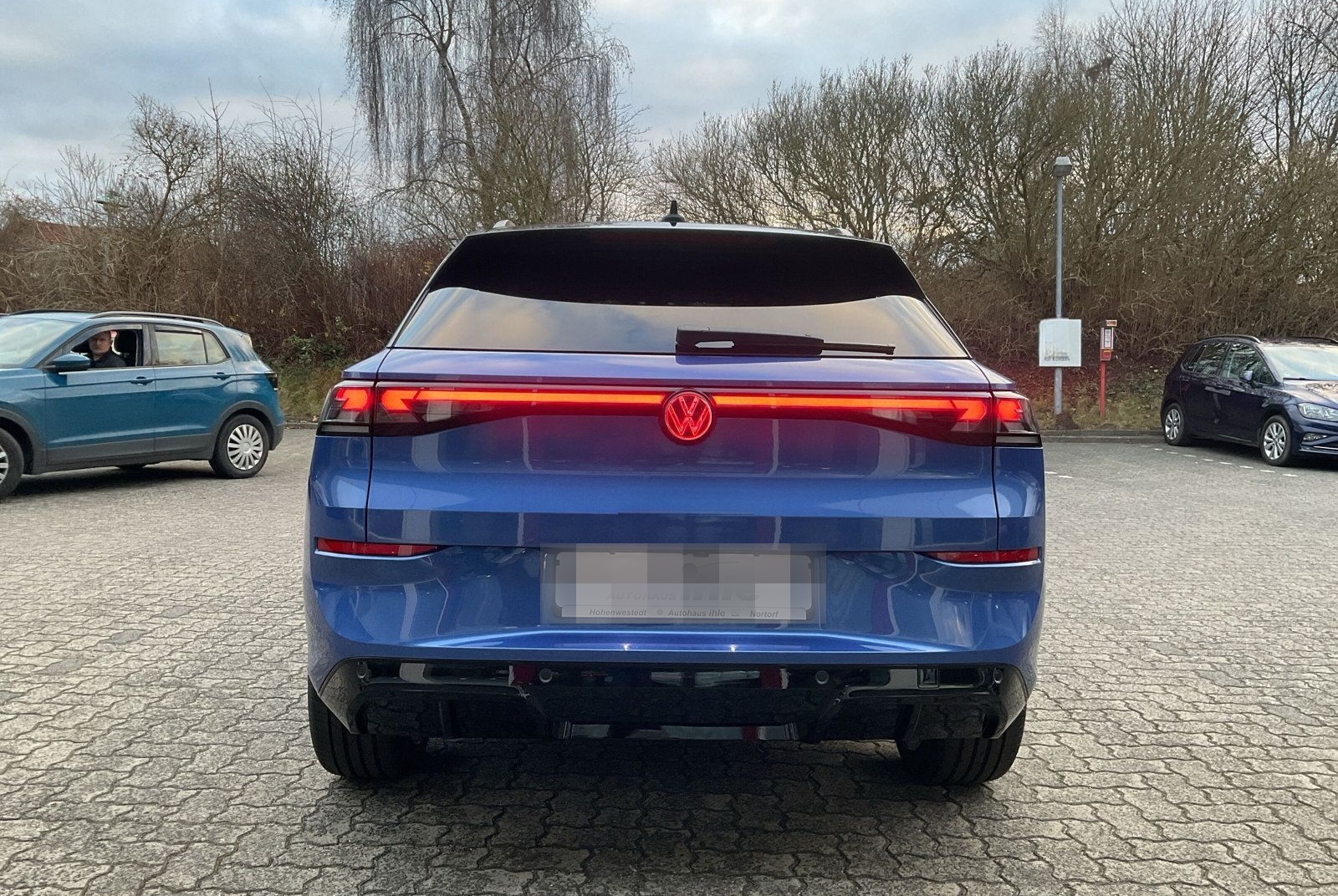 Volkswagen T-Roc 1.5 eTSI R-Line DSG AHK ACC RFK Sitzhzg foto 3