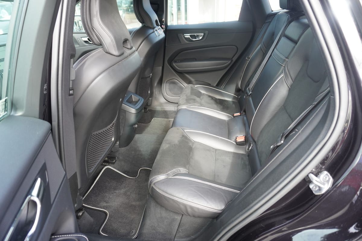 Volvo XC60 2.0 R Design AWD HarmanKardon ACC LED AHK foto 16