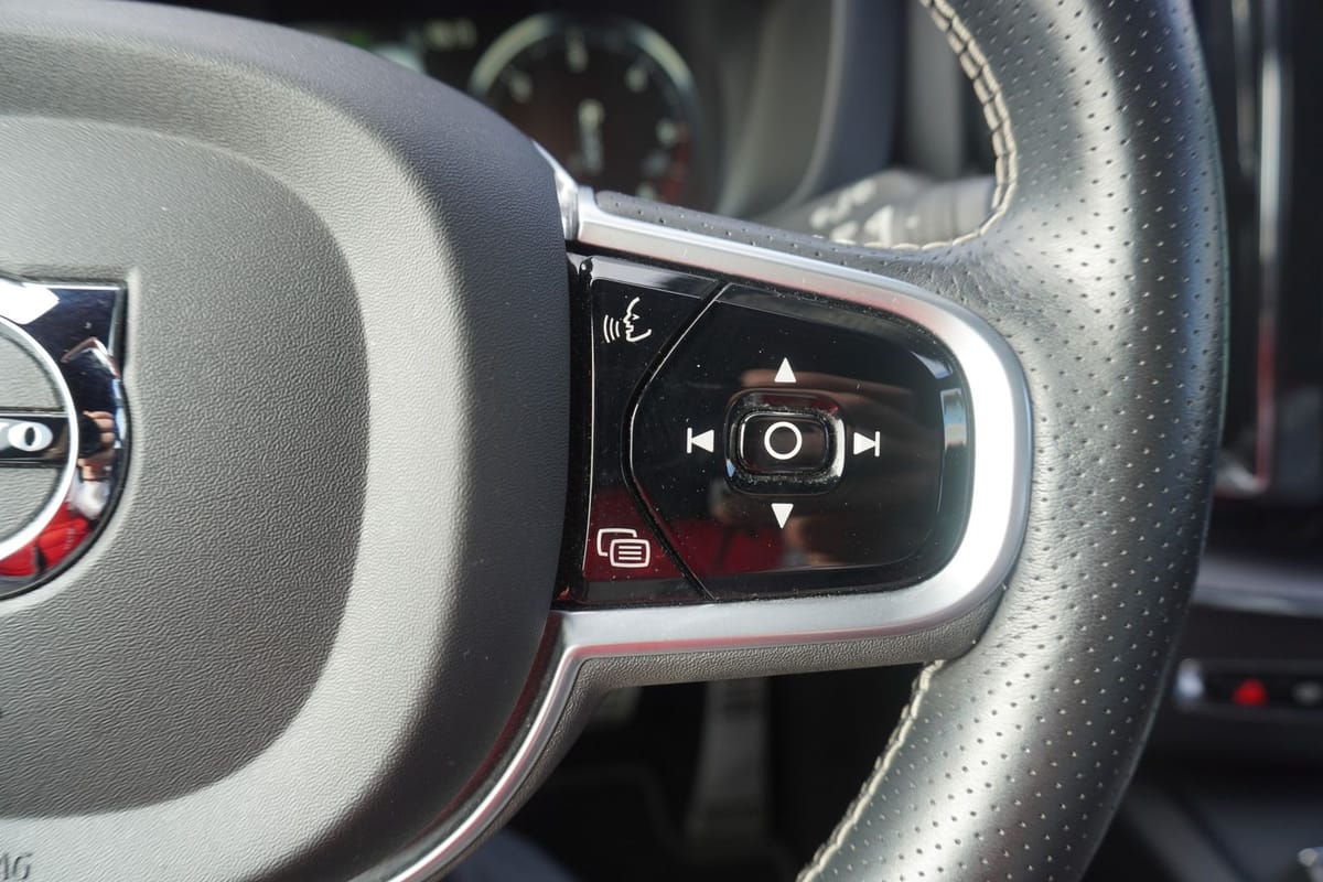 Volvo XC60 2.0 R Design AWD HarmanKardon ACC LED AHK foto 20