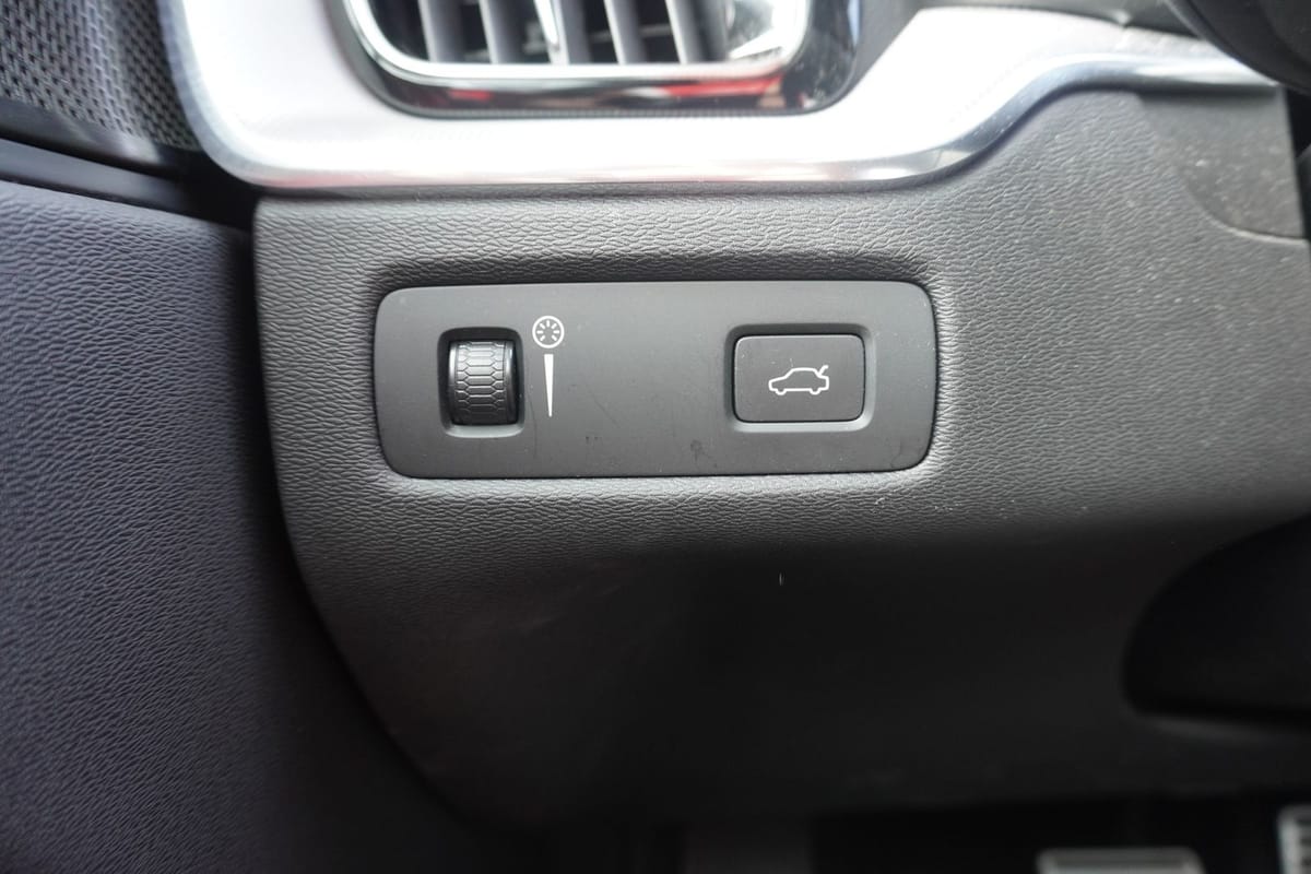 Volvo XC60 2.0 R Design AWD HarmanKardon ACC LED AHK foto 23