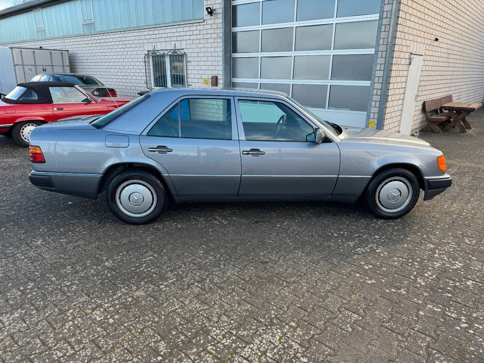 Mercedes-Benz 230E / E230 / W124 foto 2