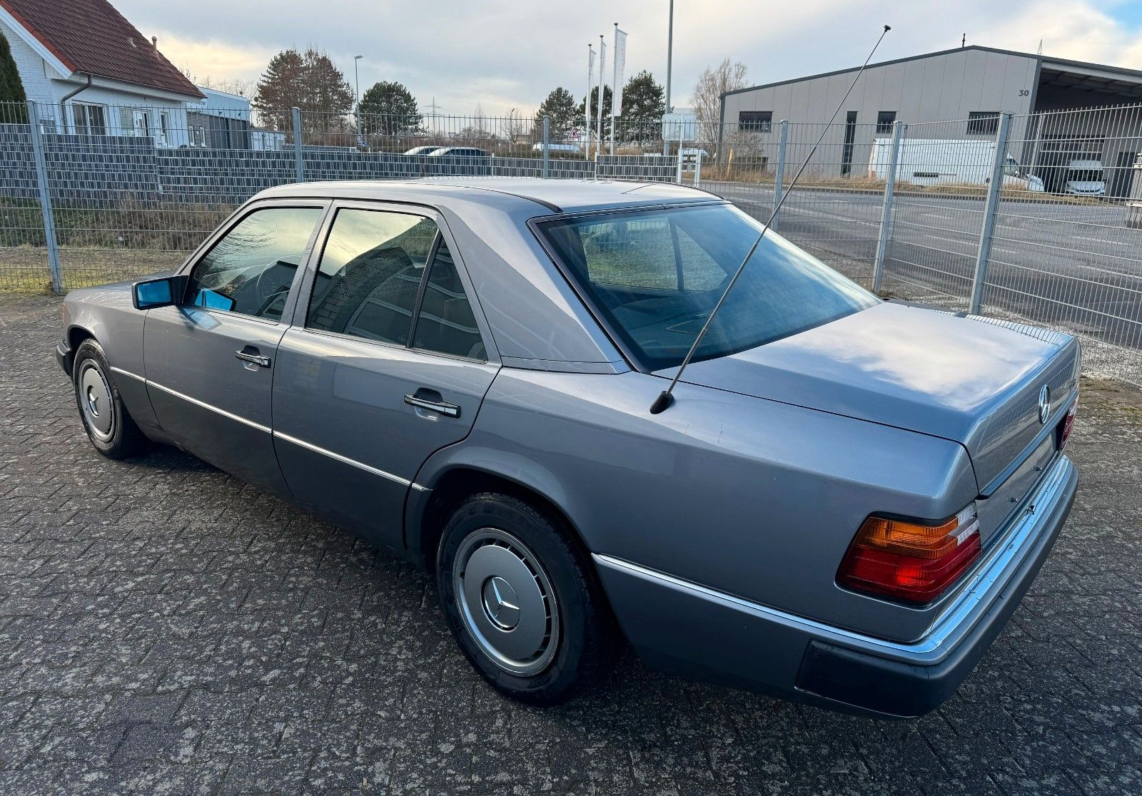 Mercedes-Benz 230E / E230 / W124 foto 11