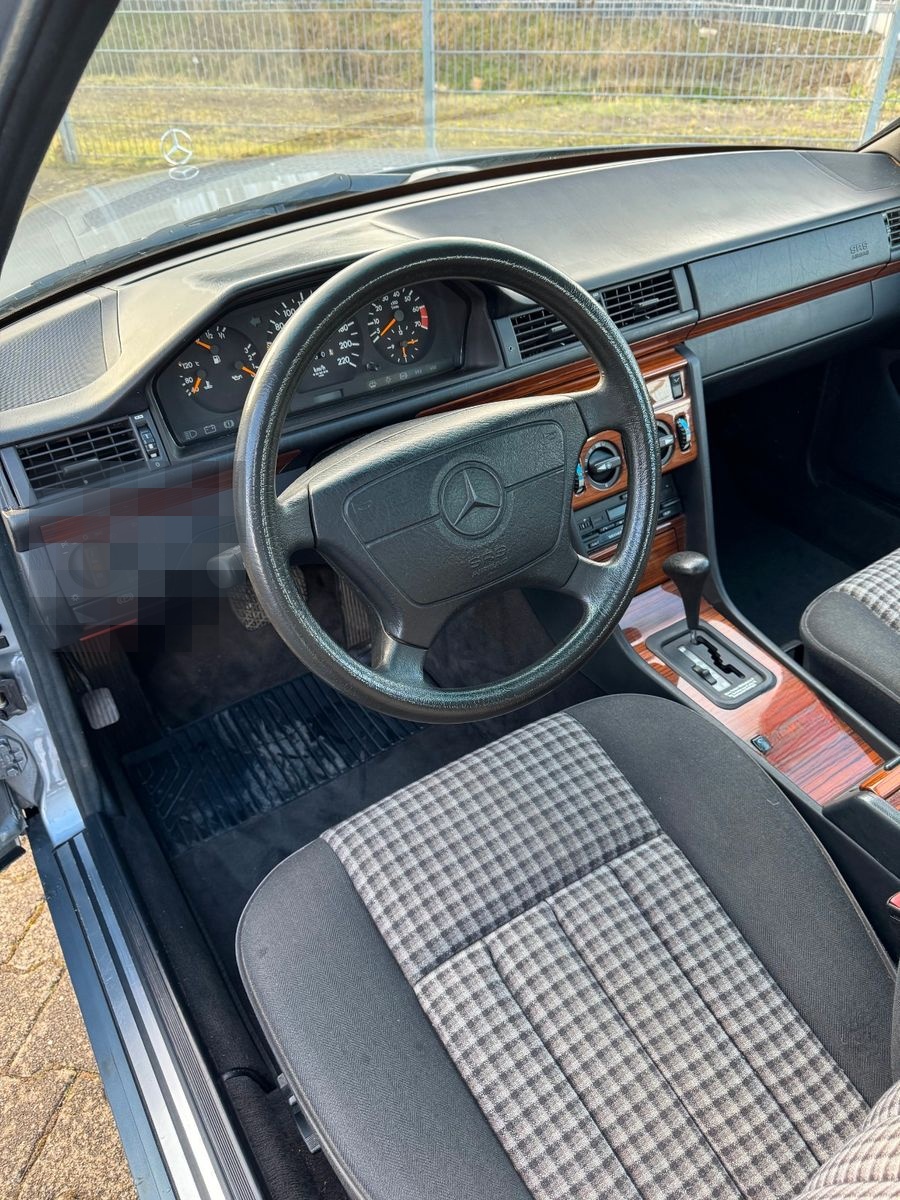 Mercedes-Benz 230E / E230 / W124 foto 13