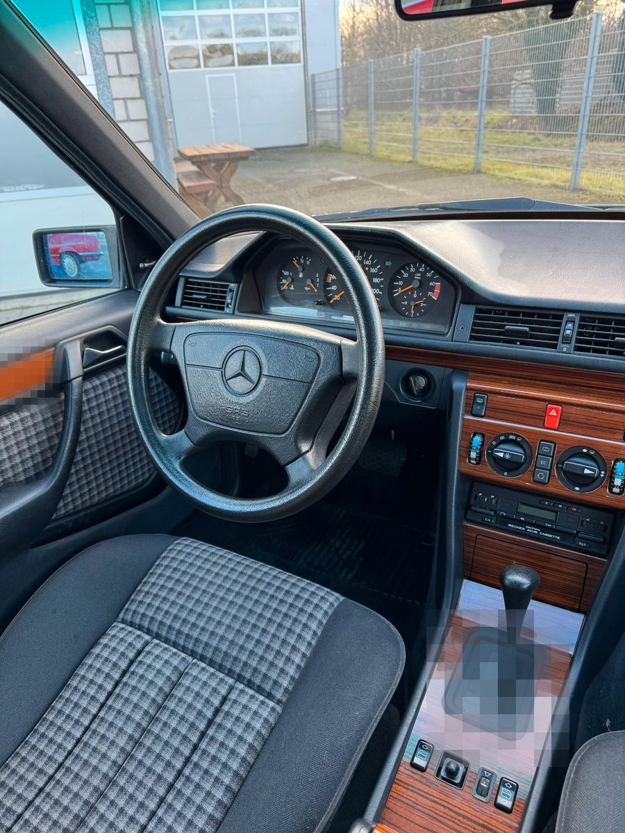 Mercedes-Benz 230E / E230 / W124 foto 15