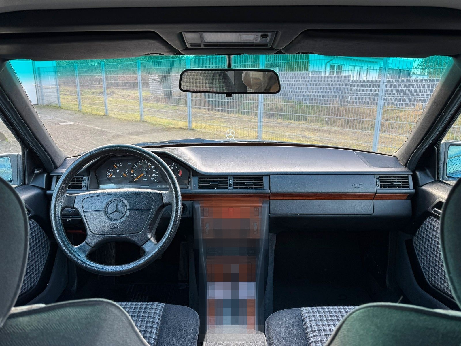 Mercedes-Benz 230E / E230 / W124 foto 16