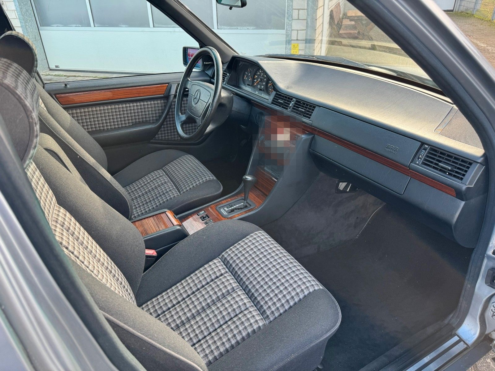 Mercedes-Benz 230E / E230 / W124 foto 17