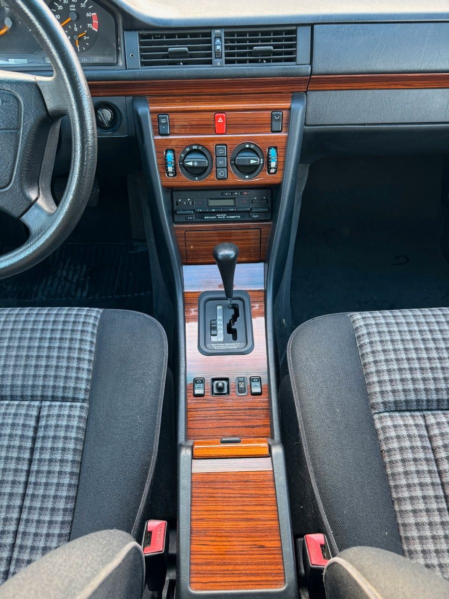 Mercedes-Benz 230E / E230 / W124 foto 18