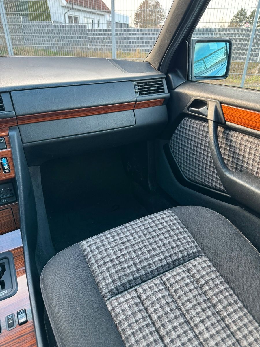 Mercedes-Benz 230E / E230 / W124 foto 20